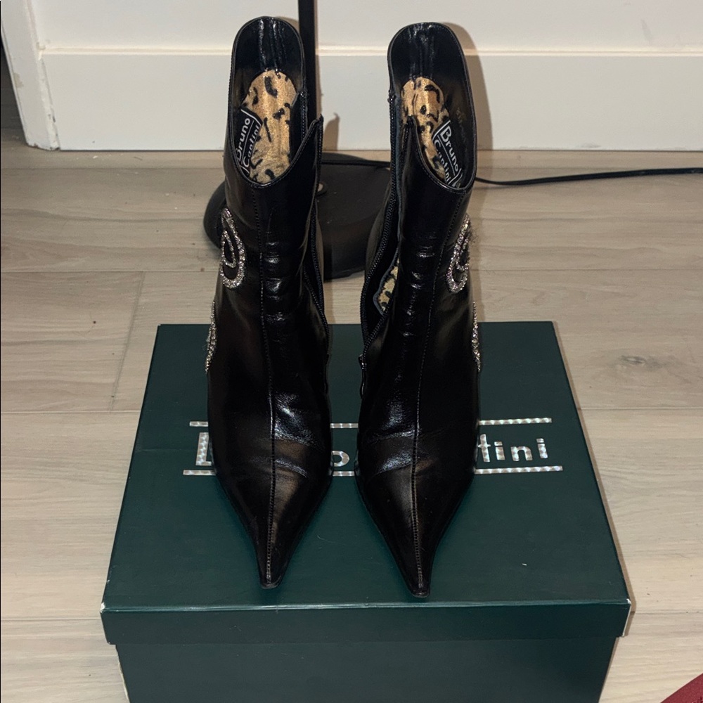 Elegant Black Heeled Boots with Embellishments